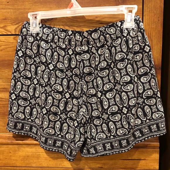 Madewell Bandana Paisley Drapey Pull-On Shorts - Picture 4 of 4